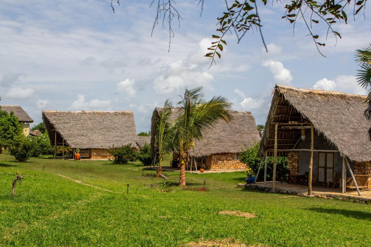 Pangani Cliffs Lodge Exteriör bild